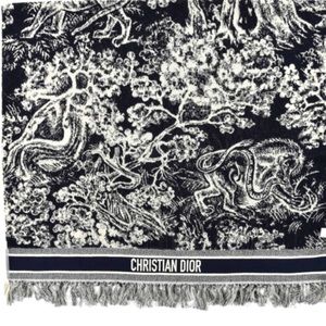 Beautiful 🤩

CHRISTIAN DIOR Dioriviera Toile De Jouy Throw